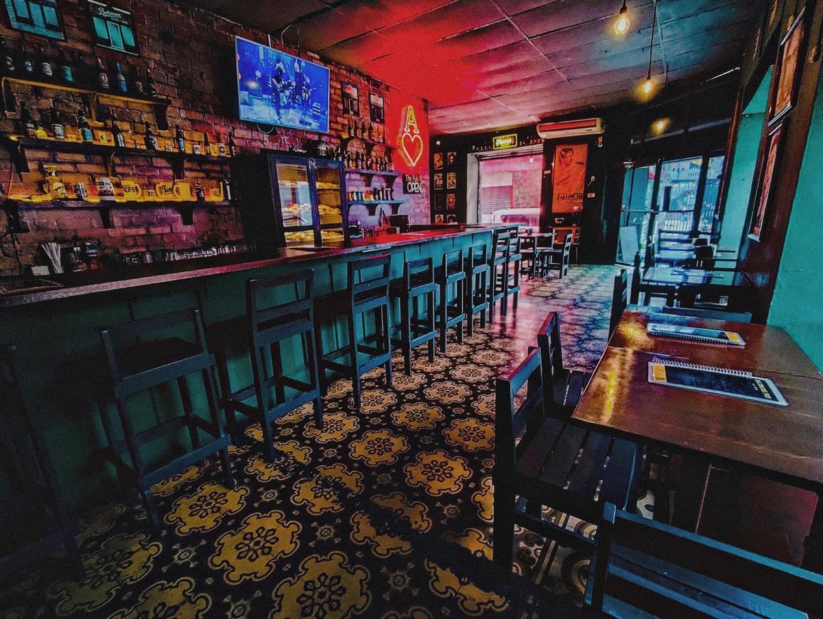 edd503's tweet photo. Por si andan en el centro de santa Ana, los esperamos en el PUB 🤘🏼🍺 https://t.co/fBxU058mVv