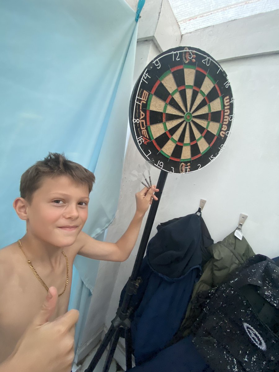 Stuartmee9's tweet photo. @NathanAspi  

Please say a massive well done to my 11 year old lad , Vinnie mee.

He hit his first ever 180 tonight.

You are his favourite player xxx

The lad is buzzing https://t.co/Yuzn9w5fnI