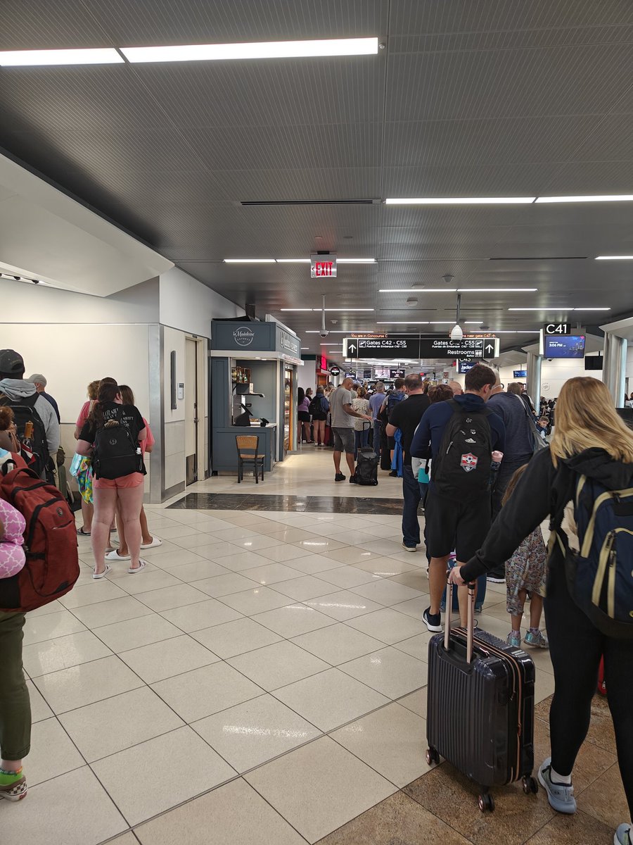 angelrobots's tweet photo. Second day in #ATL. No hotel or even food vouchers were offered by @Delta. Delayed our flight to #IAH every 15 minutes for over 8h until they cancelled bc they couldn't coordinate their crew. This goes beyond the #Crowdstrike fiasco.
Line is over 5h long. Do you care, @delta? https://t.co/zjZwrItju7