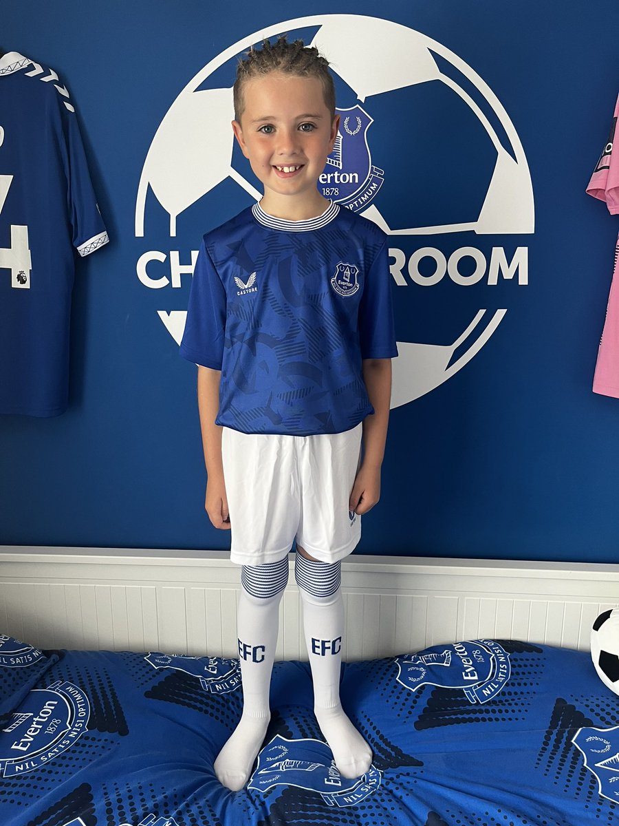 kcleverley84's tweet photo. All kitted out for the 24/25 @Everton season 💪🏼💙⚽️ @CastoreEngland https://t.co/iu1DhL3XRO