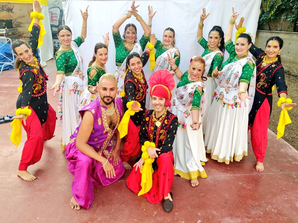 nataraja_dance's tweet photo. Contentísimos de volver a participar un año más en el @CinemaOriental de Vic. Gracias a la organización y al público de Vic, que sois geniales! https://t.co/VvJi6fYi6Q