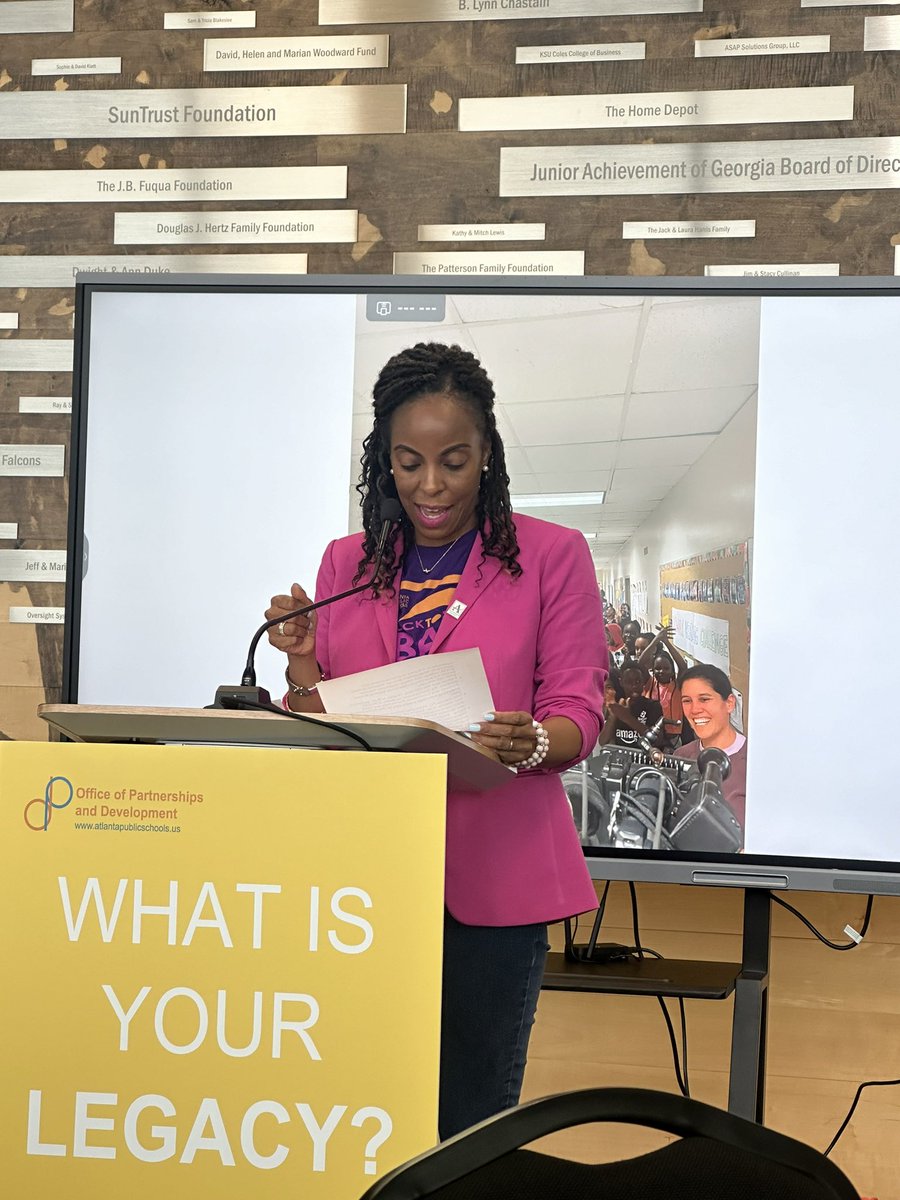 Honored to serve @APSUPDATE BACK TO SCHOOL BASH! WITH OUR PARTNER SCHOOL <a href="/APSMLK/">Martin Luther King, Jr. Middle School</a>  Principal Gibbs, our new superintendent, Dr. Byron Johnson and Ms. Joi Hunter, ED of Partnerships and Development. #IanAPS #NoOneGetsthereAlone #Communitywinshere