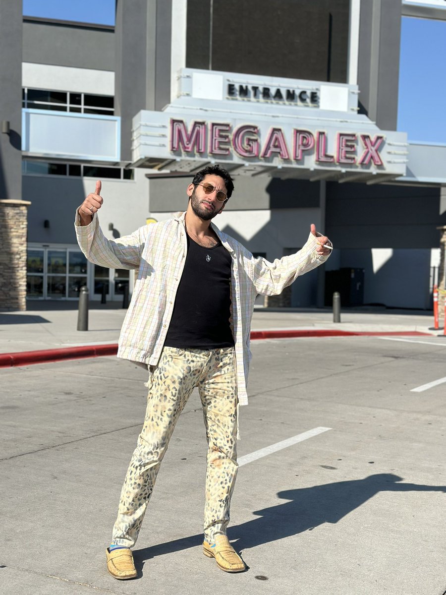 Glamrou's tweet photo. Screening LAYLA in Utah tonight. Look how American I look folks. @sundancefest #LocalLens https://t.co/ig2AEXamY2
