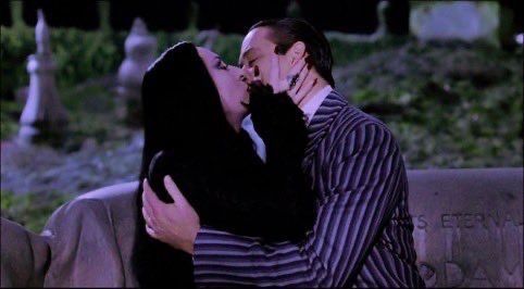 nostalgiaa's tweet photo. love &amp; horror https://t.co/zTxNlmxl2Z