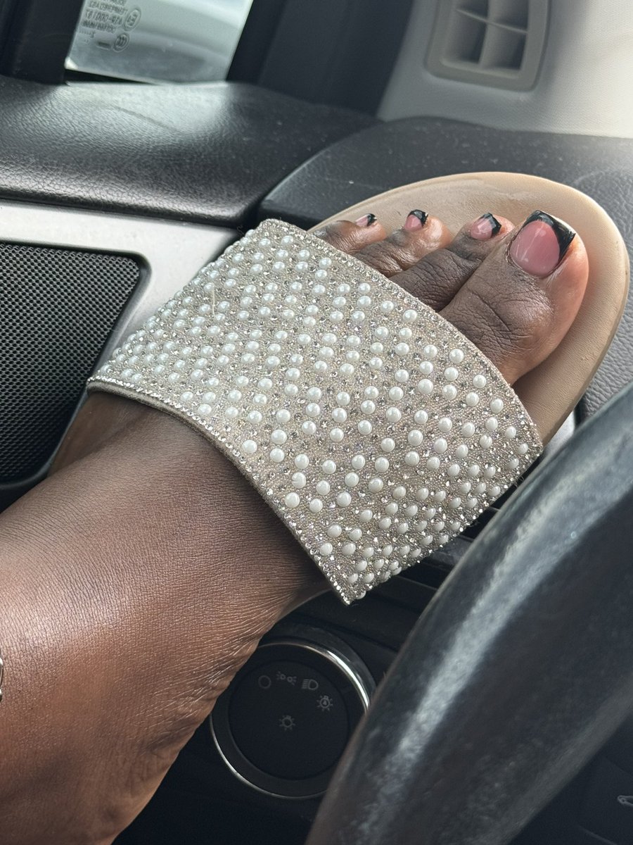 PrettyFeet7964's tweet photo. New set #feetworshi̇p #feet #soles https://t.co/MFTaBFMGUn