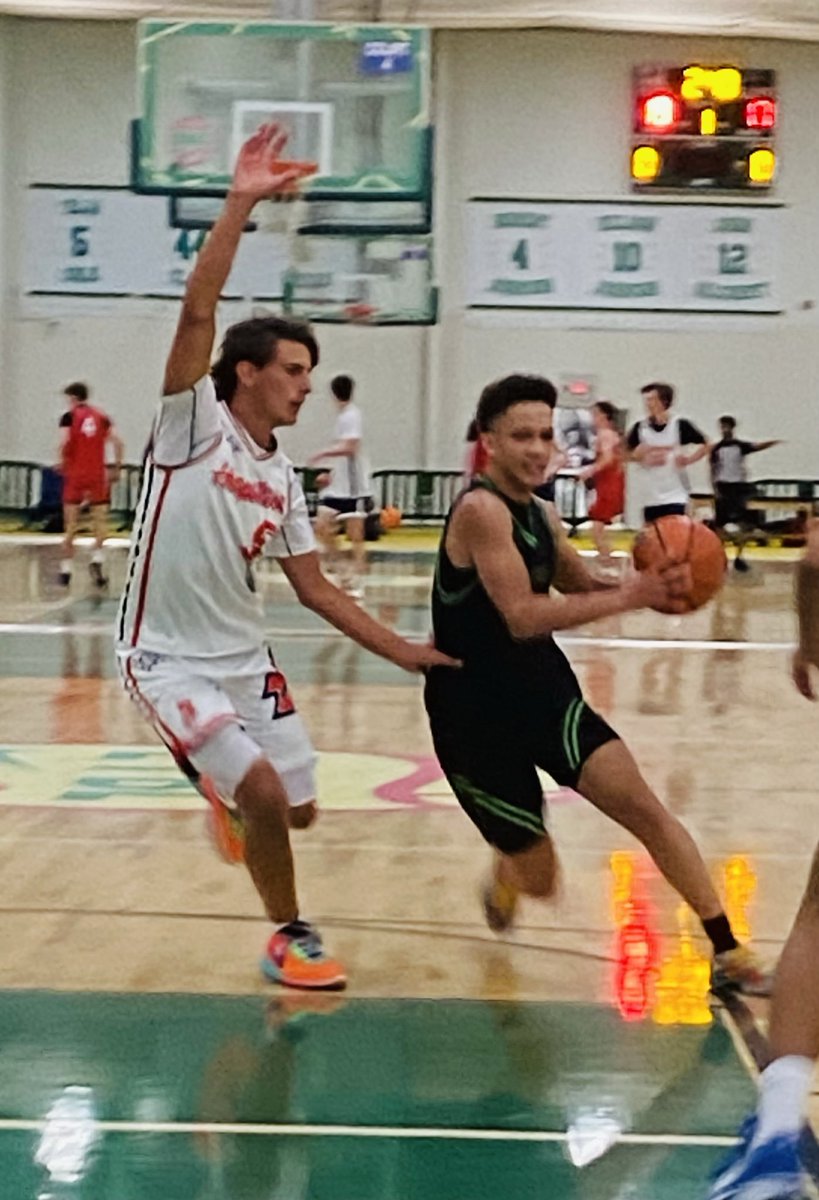 TSG Hoops’ Jordan Hawkins (5’11 2026) on the attack.  Solid floor general does a great job scoring and getting teammates involved.  He can flat out shoot it!  He shot 43% on the year for New Bern HS, NC!  #BigShots #VALive ⁦<a href="/BigShotsToday/">Hit The BIG SH🏀TS</a>⁩ ⁦<a href="/BigShotsGlobal/">BIG SH🏀TS</a>⁩