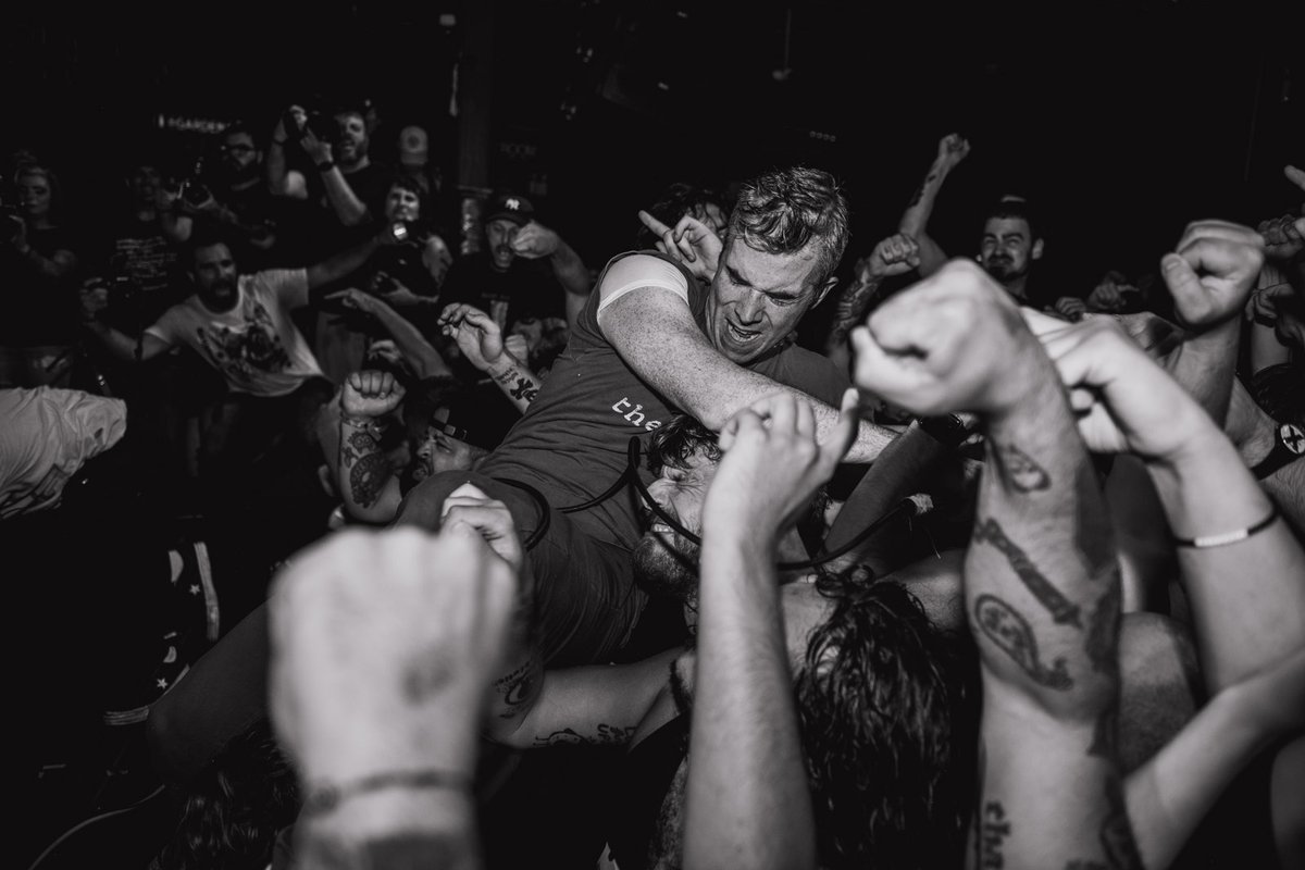 Have Heart triumphant returned to NYC and the show also featured a very wild SPEED set, Magnitude, Restraining Order, Move, and Anklebiter

Pics &amp; our review: brooklynvegan.com/have-heart-tri…