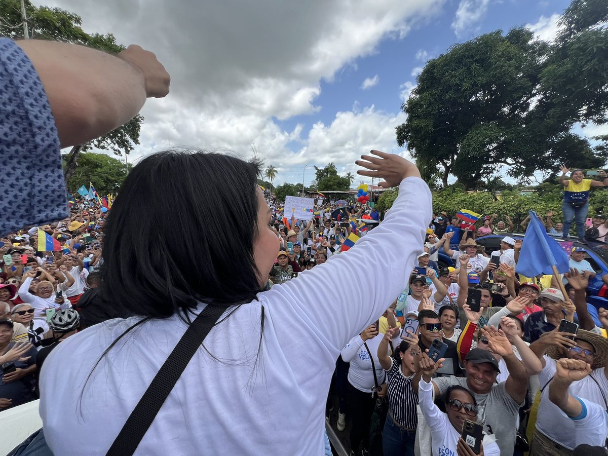 EnCiudadanoVzla's tweet photo. M O N A G A S 🇻🇪

Hoy se desbordaron las calles de Maturín de esperanza, amor y ganas de cambio.

Este 28 de julio, votamos por Edmundo González, cuidamos los votos y cobramos. 🙌 https://t.co/SS98ntRB7k