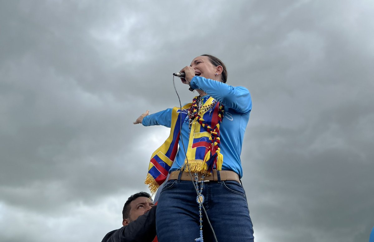 EnCiudadanoVzla's tweet photo. M O N A G A S 🇻🇪

Hoy se desbordaron las calles de Maturín de esperanza, amor y ganas de cambio.

Este 28 de julio, votamos por Edmundo González, cuidamos los votos y cobramos. 🙌 https://t.co/SS98ntRB7k