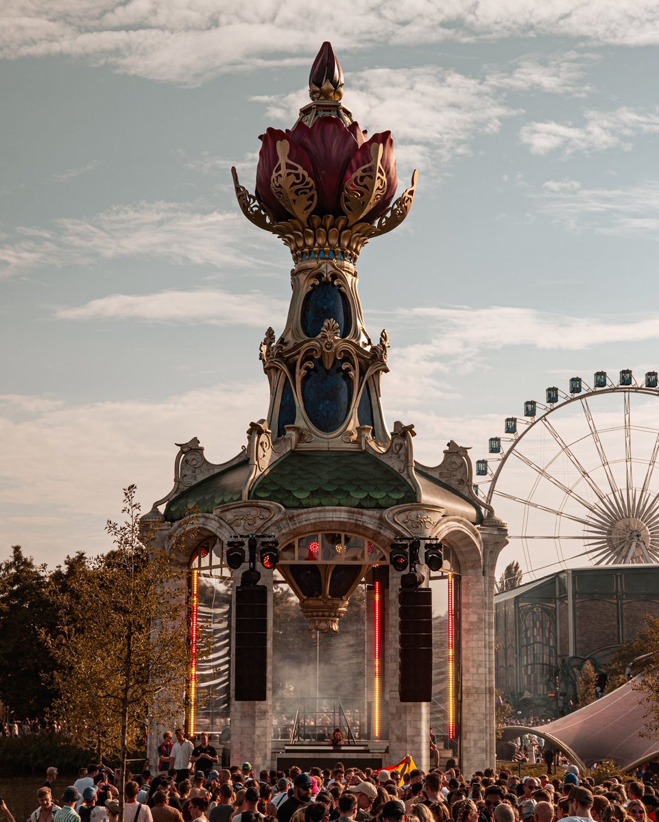 Tomorrowland tweet media