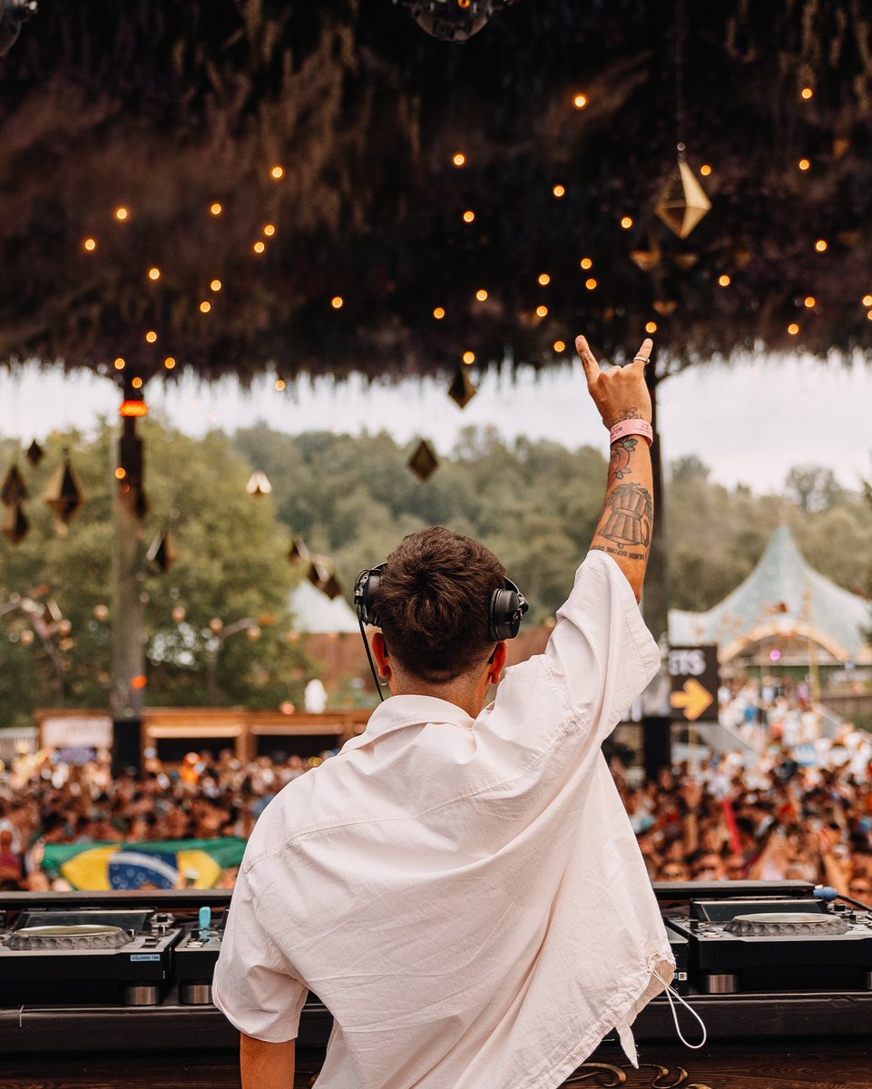 Tomorrowland tweet media