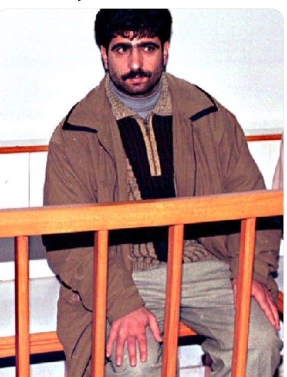 m_besirvarol's tweet photo. Allah, Servet Yoldaş kardeşime rahmet etsin. Mekanını cennet eylesin. Ailesine de büyük mükafat ve sabr-ı cemil ihsan etsin.
D. Bakır E ve D'e tipi cezaevlerinde 11 yıl beraber yattık.
Arkadaşlığı güzel, sabırlı ve fedakar bir arkadaşımızdı. Ruhu için bir fatiha okuyalım. https://t.co/F4AqNGW8Ml