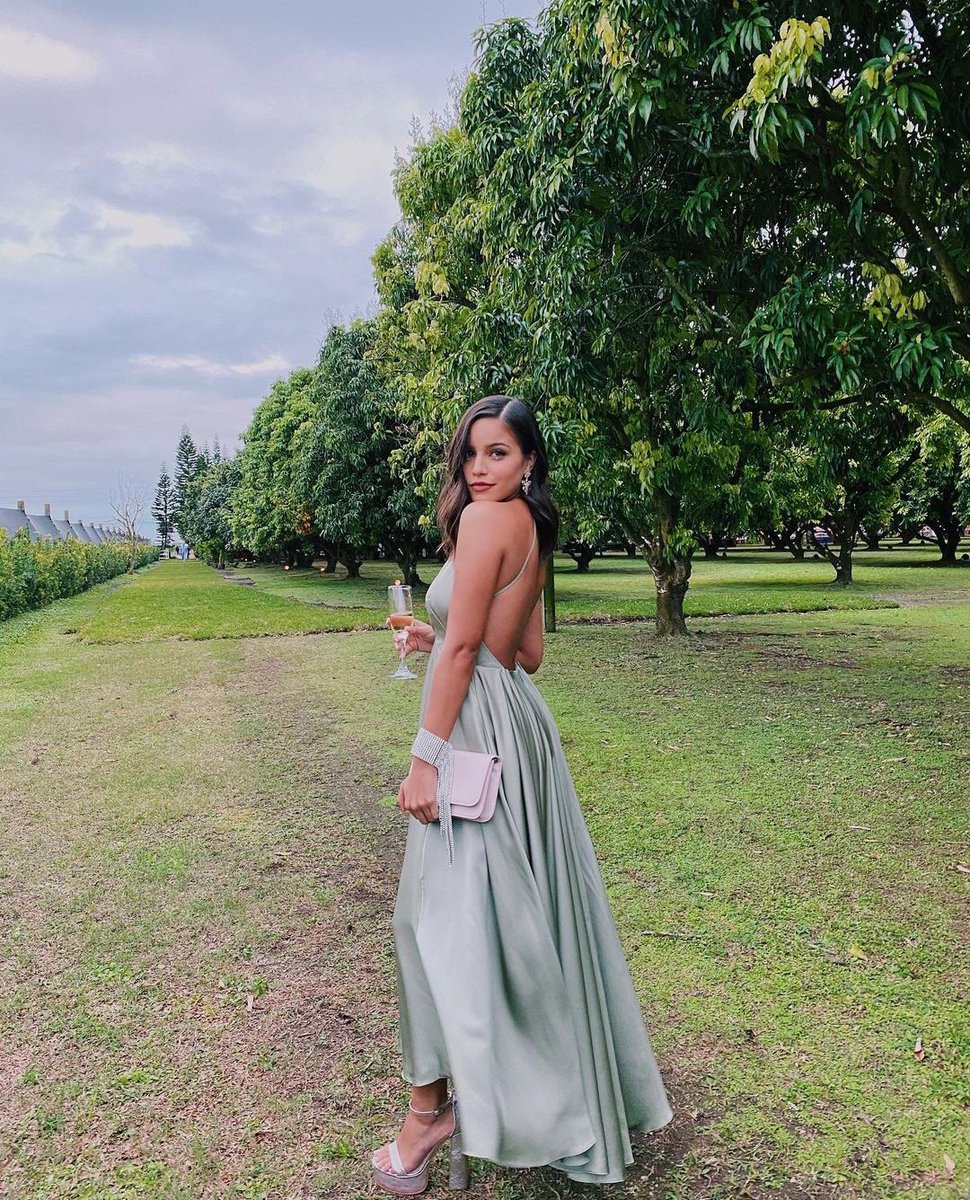 AmorxEmilia's tweet photo. esperando que aparezca Emilia y nos de una foto como la que subio del casamiento de Evaluna y Camilo https://t.co/zMUUMuGSvn