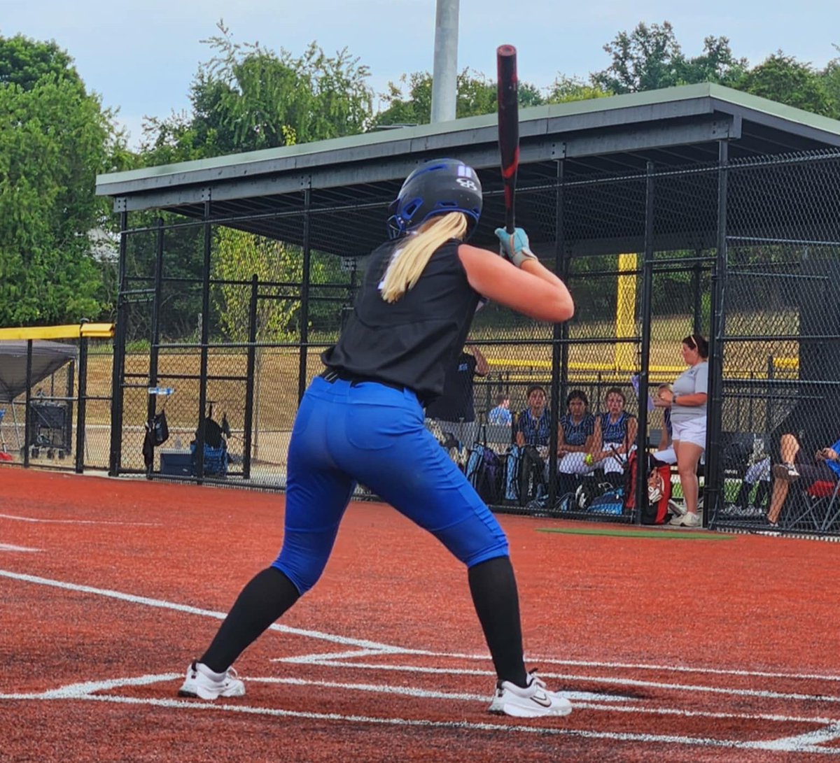 Kyndal_Engle11's tweet photo. Spent the past two weeks playing with my Highschool team. Looking forward to what spring has in store for us next year. Back to @FirecrackersTN next week 🥎🥎🥎
Weekend stats
Avg 476
Obp 500
10 for 21
4 doubles 6 RBIs 
Fpct 909 
#BlueDevilSoftball #FirecrackerSoftball https://t.co/e3SHxR0but