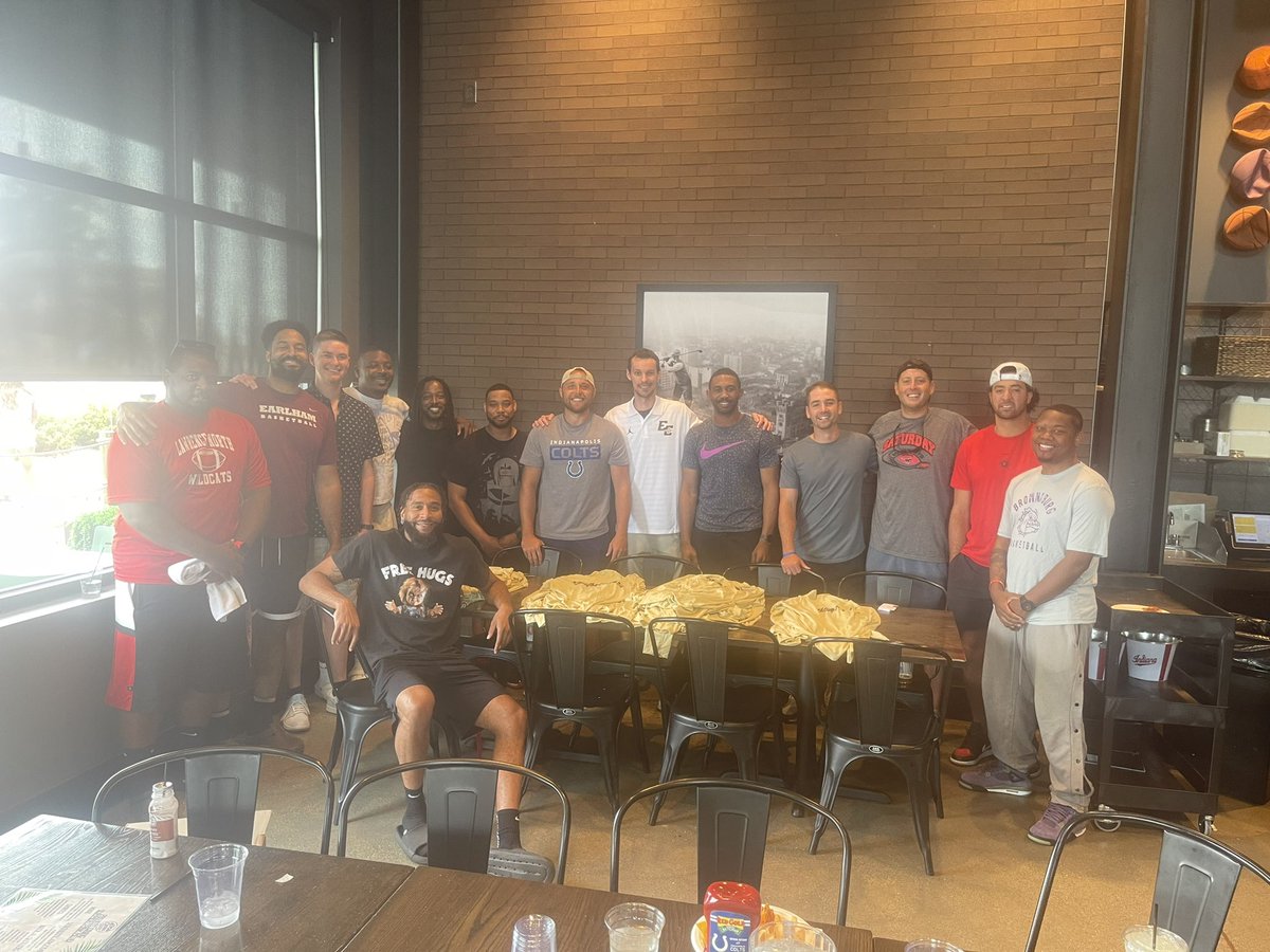Marcus Bledsoe (@mbled317) on Twitter photo I would be remiss not to thank <a href="/JoeScheuers/">Joe Scheuers</a> as well for spending his Saturday with us all and updating all on the state of EC Basketball!! Also tossing us some swag as well!
Looking forward to keeping this going and building this out!!! Go Quake!! I would be remiss not to thank <a href="/JoeScheuers/">Joe Scheuers</a> as well for spending his Saturday with us all and updating all on the state of EC Basketball!! Also tossing us some swag as well!
Looking forward to keeping this going and building this out!!! Go Quake!!