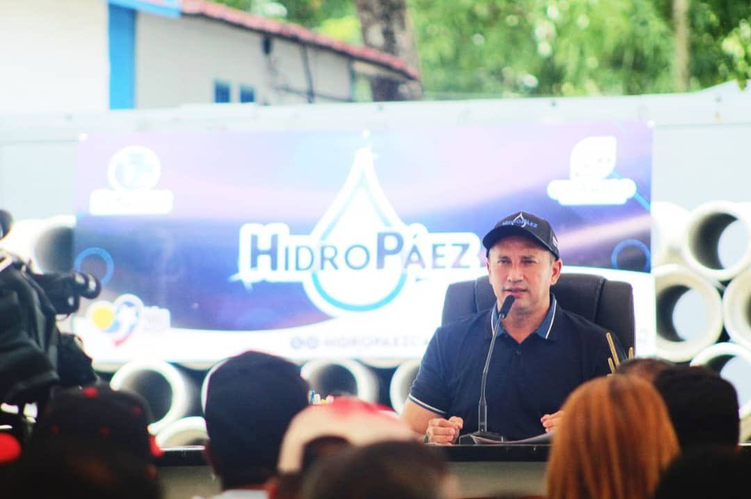Estamos dándole respuesta al pueblo en materia de agua potable como nos lo ha pedido nuestro Presidente <a href="/NicolasMaduro/">Nicolás Maduro</a> y gracias a todo el apoyo de nuestro hermano Ministro <a href="/RMarcoTorres/">Rodolfo Marco Torres</a> para garantizar el vital líquido del agua y dar respuestas efectivas a toda la población.
