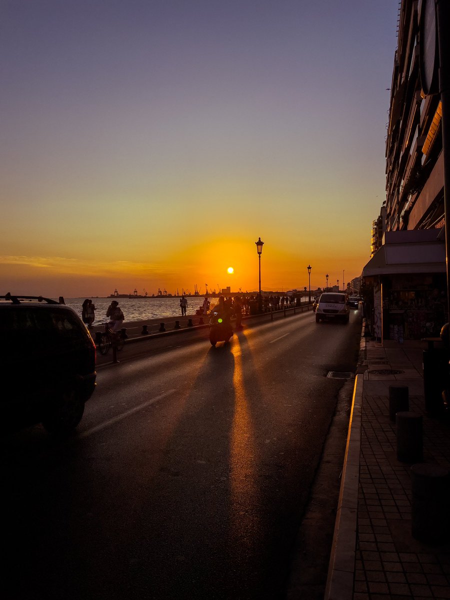 Tsepinio's tweet photo. Ποσό κοστίζει ένα τέτοιο ηλιοβασίλεμα; https://t.co/N8zw64X4WW