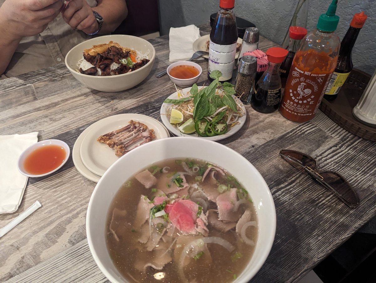 cathoderaze's tweet image. Pre stream noms with the hoot man @owlnonymous