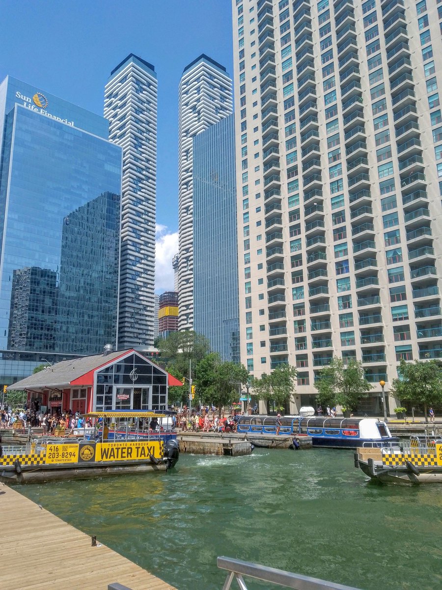 BritneyWaldron's tweet image. I Wish I Lived Here 😭🏢🏗️

Beautiful Condo&apos;s in Toronto 🇨🇦

#toronto #harbourfront #luxury #condos #ontario #canada #realestate #house #stores #water #yacht #boat #summer
