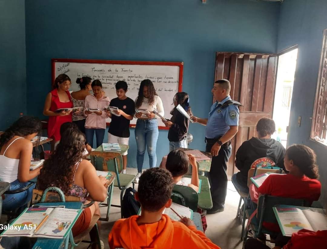 GreatH3421's tweet photo. 📚 El Programa #GREAT de la @TalangaUdep llevó a cabo una significativa capacitación sobre Prevención de Maras y Pandillas en el Instituto Tecnológico Talanga, ubicado en el barrio Santa Eduvije, Talanga, Francisco Morazán. 🤗🩵

#PolicíaNacionalDeHonduras #EmbajadaAméricana https://t.co/rbzCLf4izK