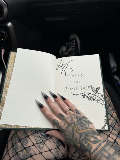 Cool finds 📖 and a signed copy 🖋️ https://t.co/peFUgroT84