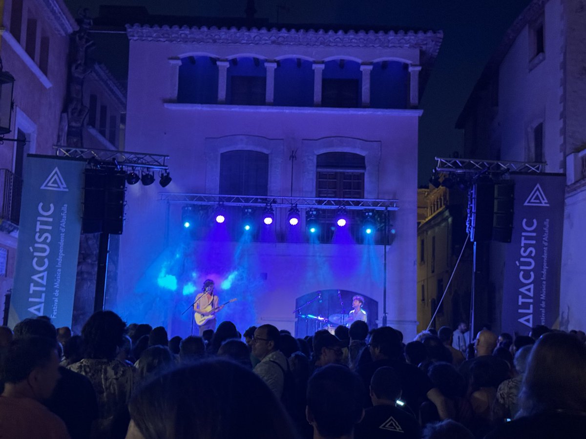 altacustic's tweet photo. @pvallsb 🌟 @xarimareste brilla a l’Escenari Pou presentant-nos el seu nou àlbum “Un Idioma Nou” (@rgbcat). Un directe ben enèrgic‼️ #Atafulla #Altacústic2024 https://t.co/ZqeGP7g30x