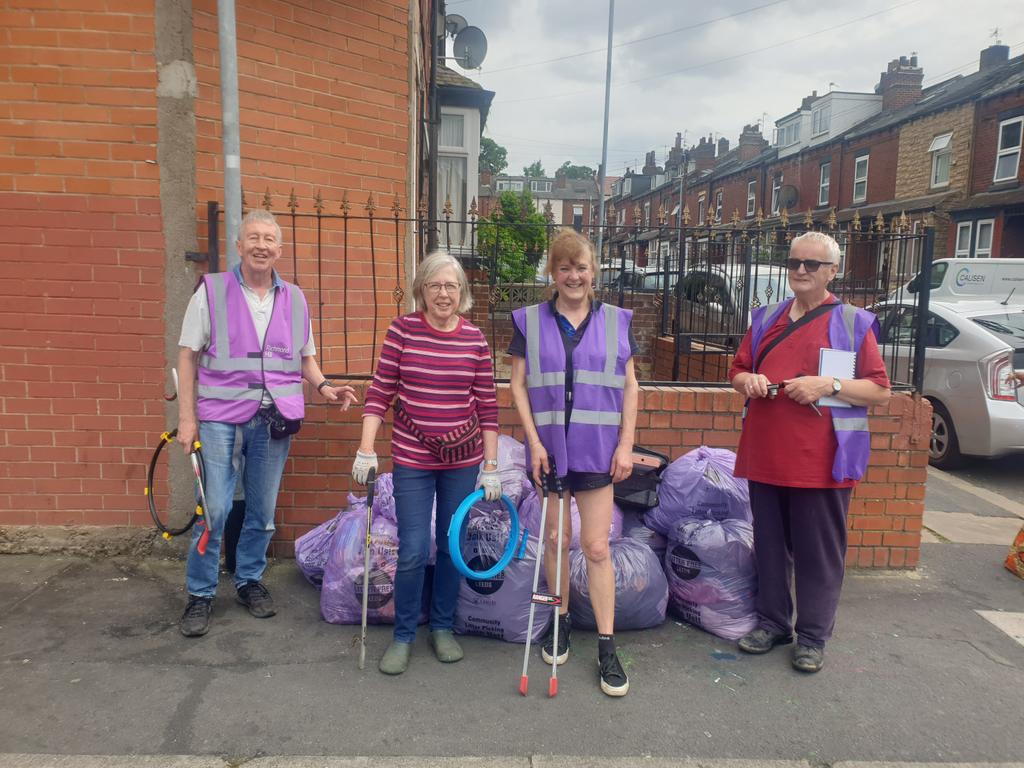 Ed Carlisle (@edleeds) on Twitter photo A lot of brilliant people have done great work de-escalating the troubles in #Harehills this week, + reducing local impact. But a particular shout-out to the <a href="/LitterFreeLeeds/">LitterFreeLeeds</a> team there today, quietly but diligently doing their thing, making our city a bit cleaner + tidier. 💚 A lot of brilliant people have done great work de-escalating the troubles in #Harehills this week, + reducing local impact. But a particular shout-out to the <a href="/LitterFreeLeeds/">LitterFreeLeeds</a> team there today, quietly but diligently doing their thing, making our city a bit cleaner + tidier. 💚