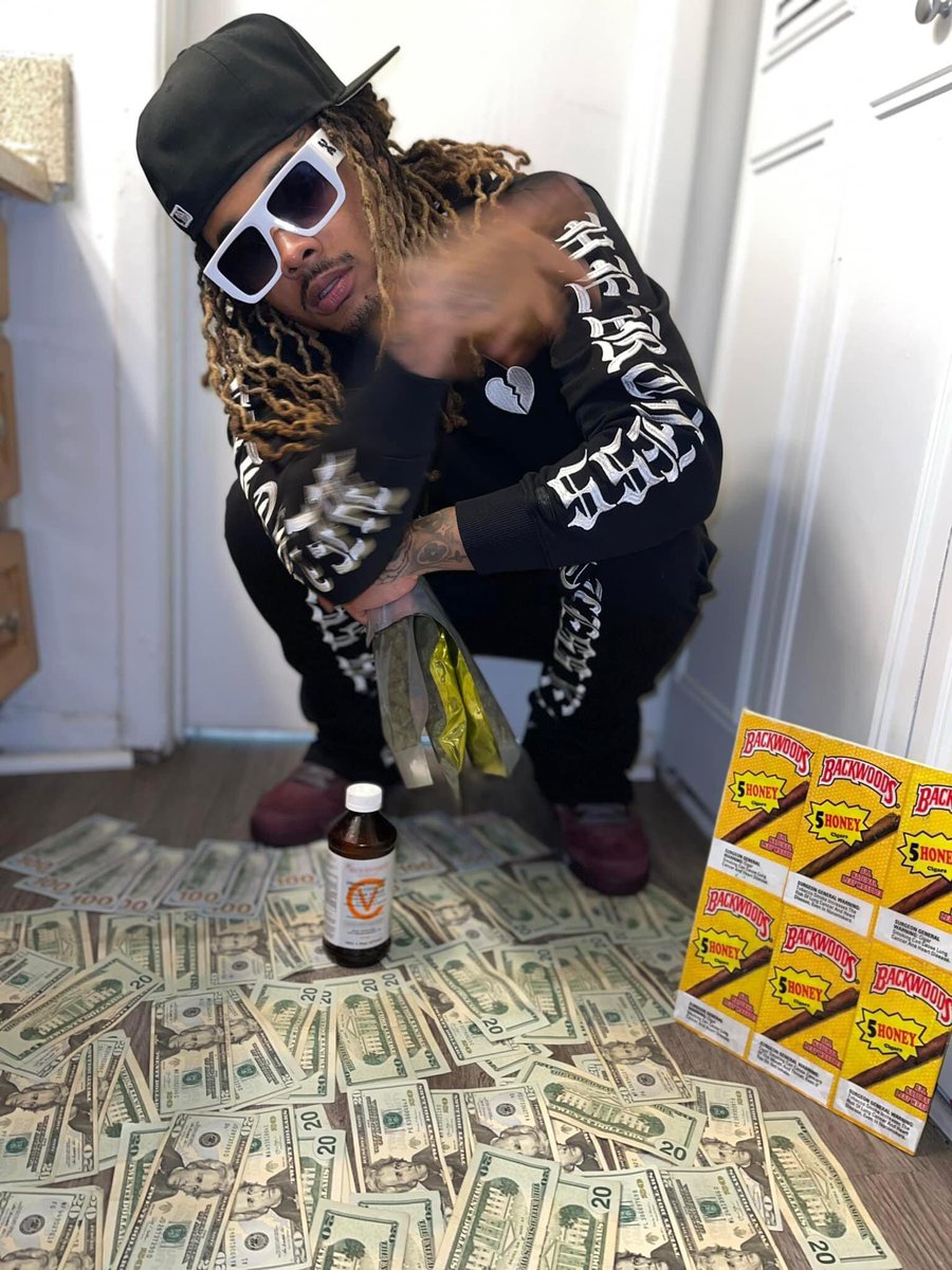 _iAmDizzy's tweet photo. They like Dolla where you been bitch I’m out baking cakes I’m starting to feel like John Madden got me making plays https://t.co/VCjrGb34hE