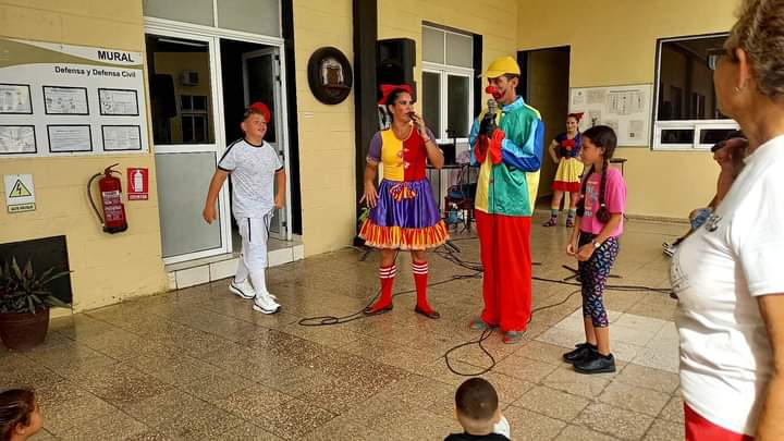 CubaRonSA's tweet photo. Desde la #RoneraCentral🇨🇺🥃 en Santo Domingo, Villa Clara, una actividad para los que saben querer y son la esperanza del mundo❤️🌍
#CubaViveEnSusNiños
#MinalXCuba
#GenteQueSuma
#CorazónFeliz❤️😉👇 https://t.co/9mn2oori6z