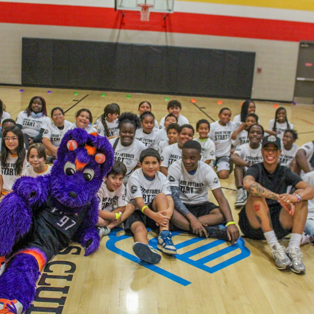 bgcarizona's tweet photo. It's a great day to be a Club kid! ๐๐ Thank you, #2KFoundations for hosting a #WNBA Community Giveback Celebration at our Jerry Colangelo Branch! It was awesome welcoming @ronnie2k & @t_cloud4 to our Club! #BGCAZ #GreatFutures #WNBAAllStar @phoenixmercury https://t.co/Ewt3i79oPd