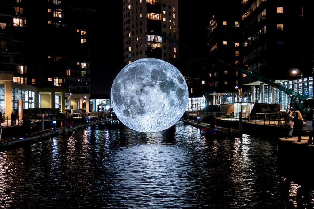 Astrophile_AR's tweet photo. بمناسبة يوم القمر العالمي:

متحف القمر 🌃 Museum of the Moon! https://t.co/brTzl7aMPG