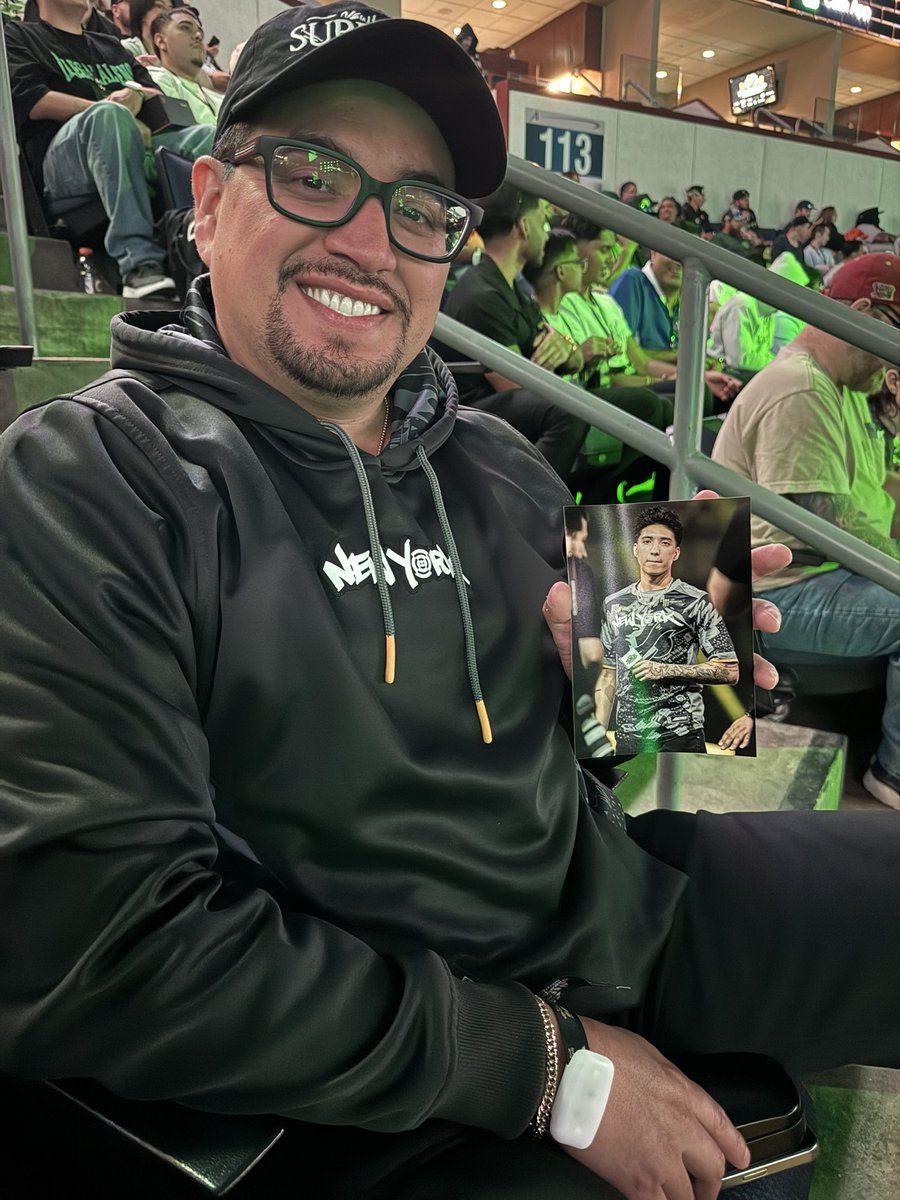 Sheismaam's tweet photo. Papa Sib &amp; I love this picture so much!! thank you @teddward_  for taking this gem❤️❤️ we appreciate all photographers that takes time and take pictures of our kids/players❤️❤️ #CDL2024 #NYSL #StandClear #CODChamps https://t.co/Xq3Qnqq9uY