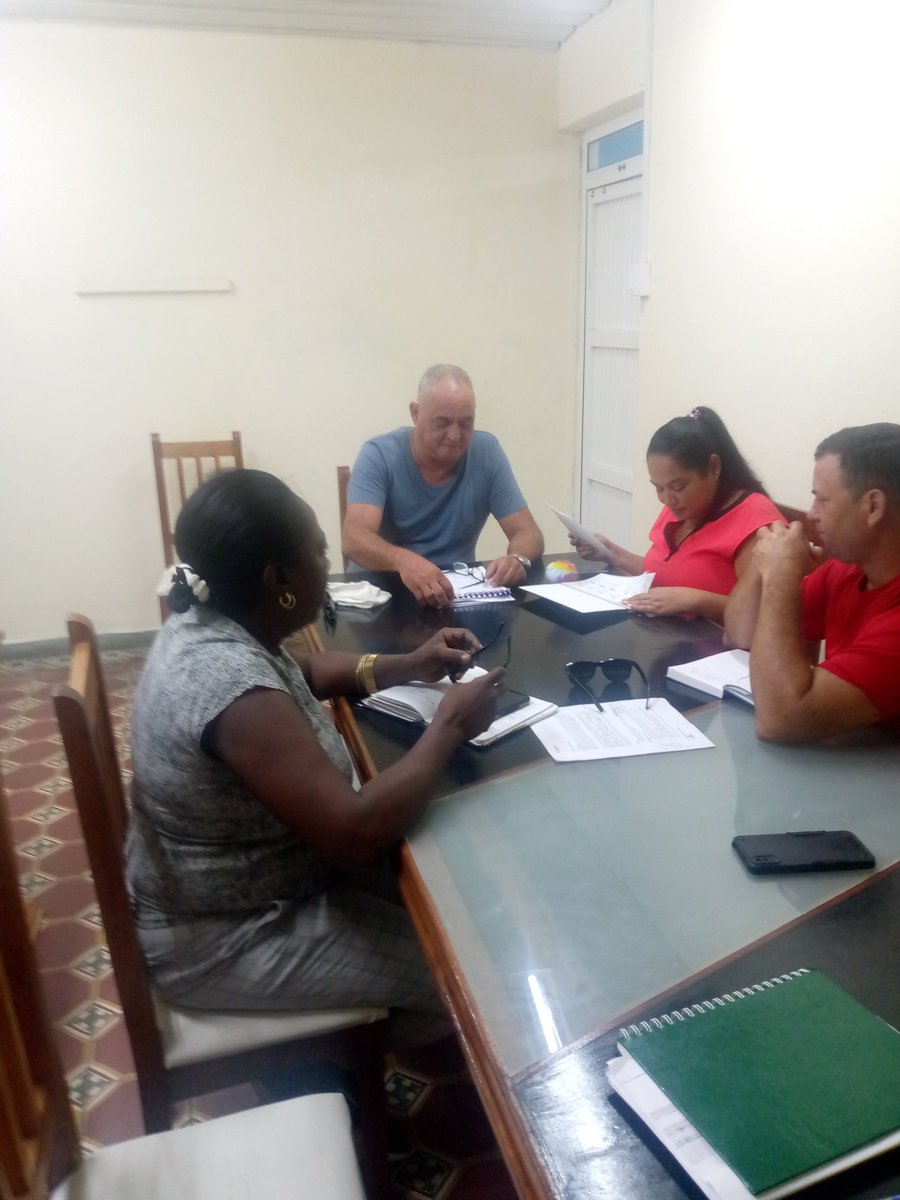 YoanSH1982's tweet photo. Hoy se reunió la UEB de Logistica en contacto operativos con todos sus cuadros para organizar el trabajo de la semana venidera.#MinalXMásAlimentos #Cuba https://t.co/IBufYj47uK
