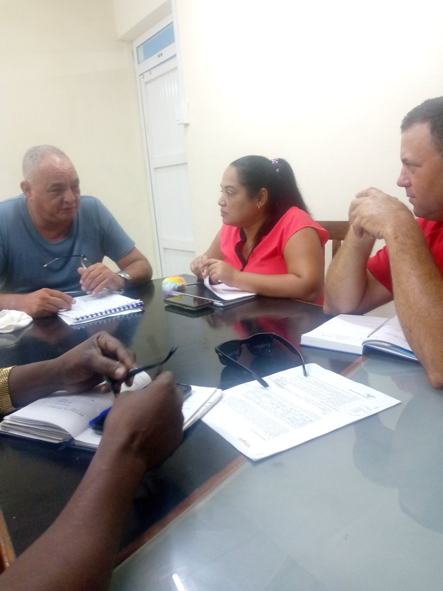 YoanSH1982's tweet photo. Hoy se reunió la UEB de Logistica en contacto operativos con todos sus cuadros para organizar el trabajo de la semana venidera.#MinalXMásAlimentos #Cuba https://t.co/IBufYj47uK