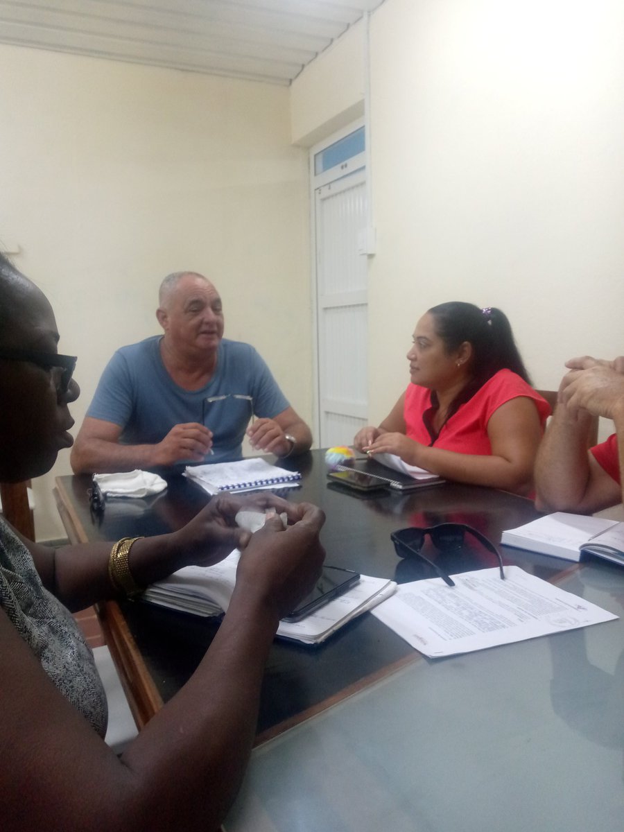 YoanSH1982's tweet photo. Hoy se reunió la UEB de Logistica en contacto operativos con todos sus cuadros para organizar el trabajo de la semana venidera.#MinalXMásAlimentos #Cuba https://t.co/IBufYj47uK