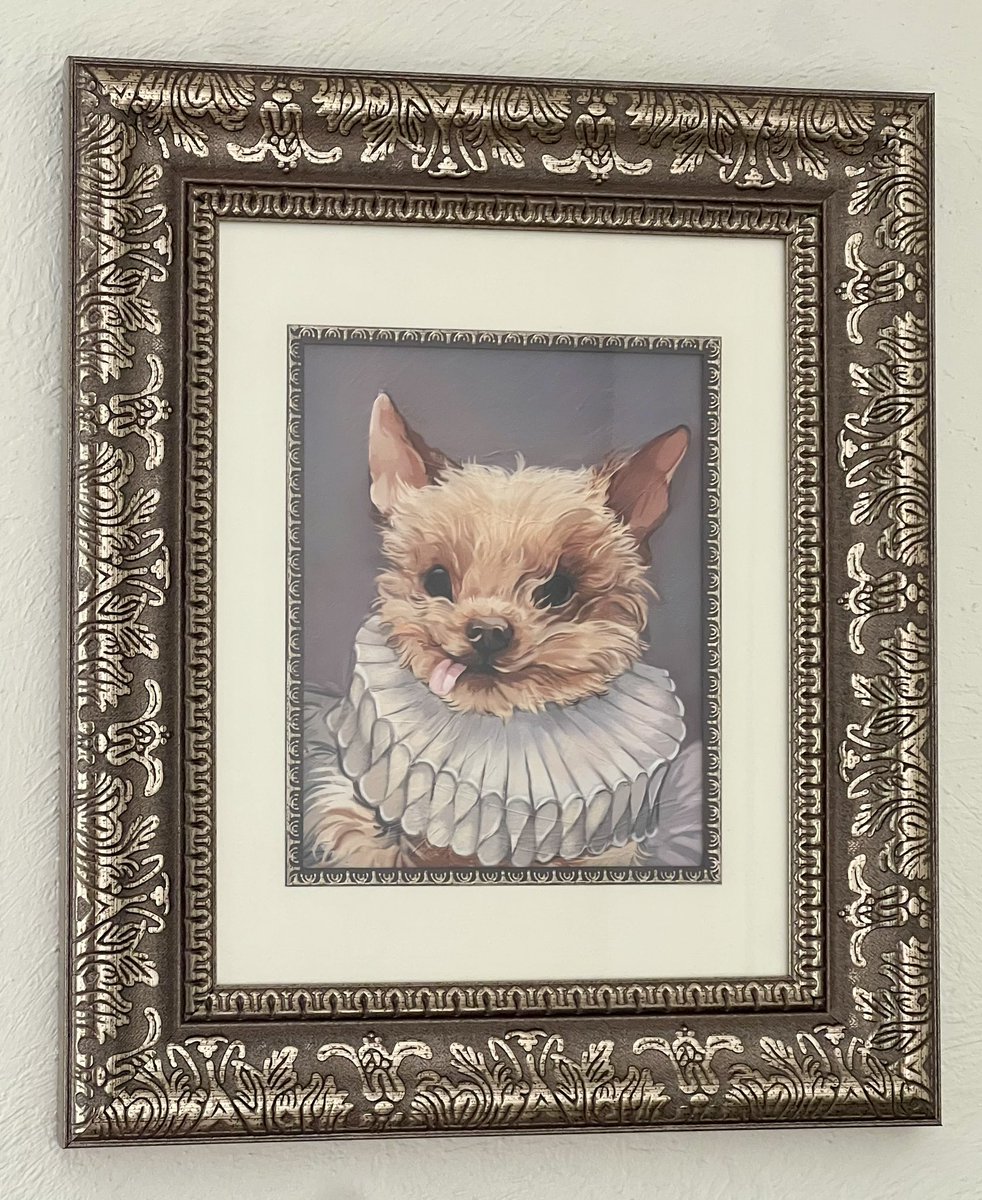 Capeetle's tweet photo. Properly framed as a lady should be https://t.co/5pOSMgebY9
