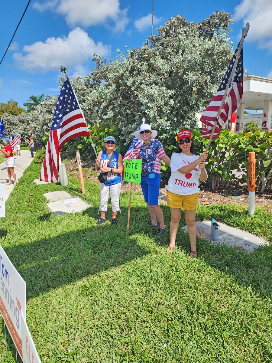 Dan_Sperduto's tweet photo. Another successful Saturday morning rally at Trump Corner (Pine Ridge and Airport Pulling) in Naples FL! Horns honking continuously, we handed out lots of literature and some passing motorists took the time to stop by and join us! Every Saturday 10am - 11:30am. https://t.co/kKRHUhHnqR