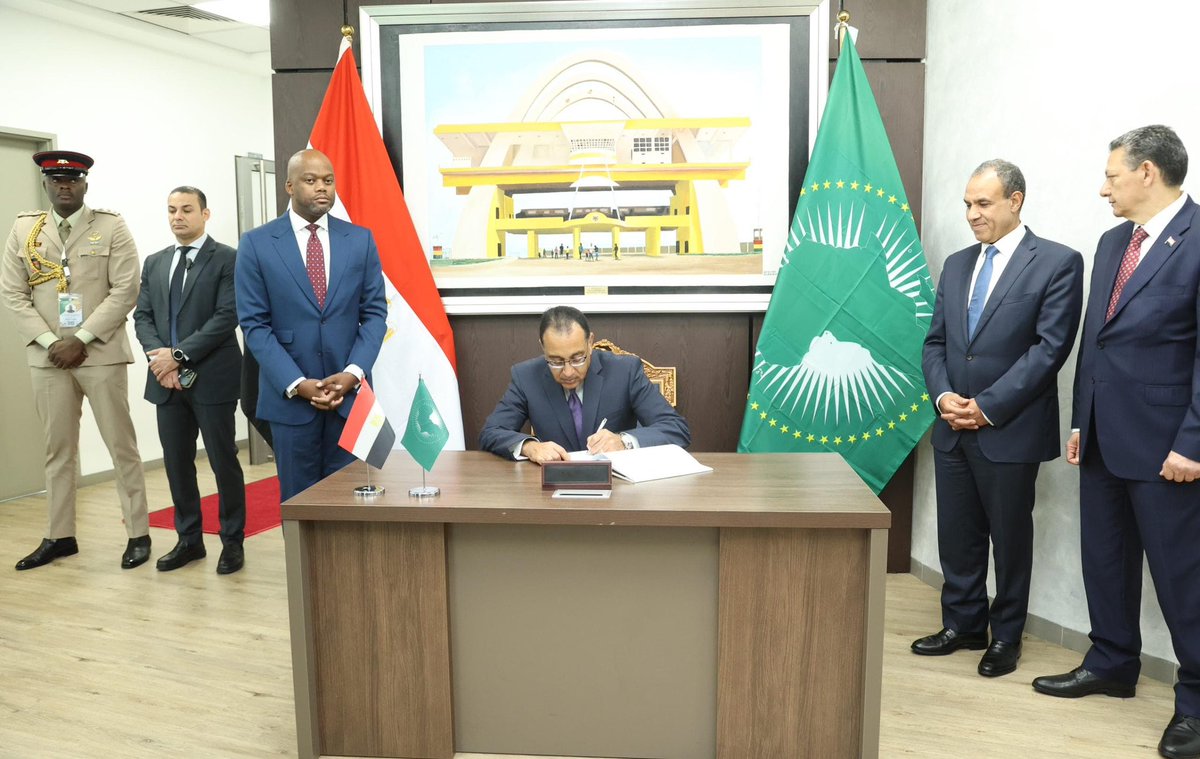 MeneWamkele's tweet photo. I had the honour to welcome H.E. Dr. Mostafa Madbouly, Prime Minister of the Arab Republic of Egypt, with my team at the #AfCFTA Secretariat today. The visit was marked by a warm welcome ceremony, followed by a meeting, whereby I took the opportunity to brief him on progress…1/2 https://t.co/KKGE3EtPLo