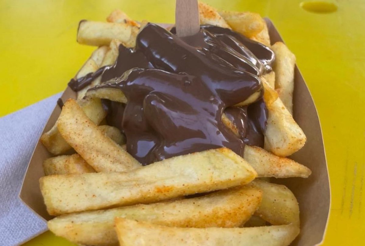 German 8th tier side SV Weidenham were serving chips covered in Nutella at their game today… 🤷‍♂️

£4 per prortion. 

Would you try this? 🤔