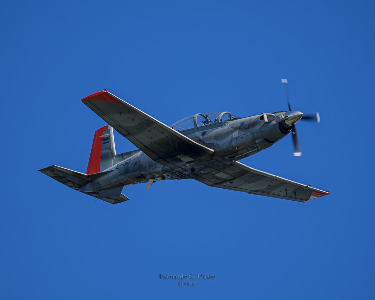 Ferfast's tweet photo. Beechcraft T-6C Texan II E-310
#FuerzaAereaArgentina 📷🛩️🇦🇷
#AV2023 #Texan #Grupo4deCaza #AviacionMilitar #spotter #Nikon #Sigma 
@FuerzaAerea_Arg @Beechcraft @SpottersArg @Argendef @AvEcuadorRT https://t.co/uDBEcSMGHt