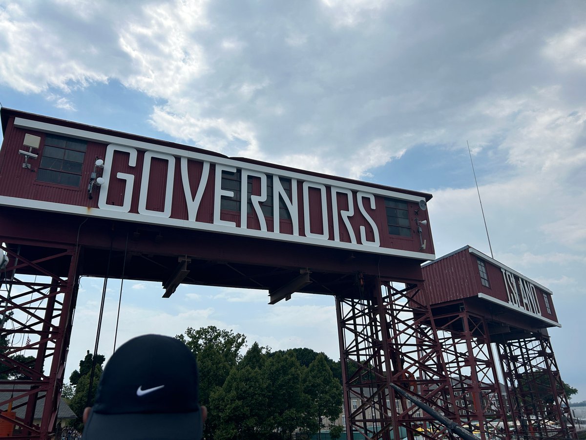 sunrisemvmtnyc's tweet photo. 📷 Snapshots from our ~collaging~ community event on Governors Island last weekend! Shoutout to @climatecafe.eco and @climateimaginarium for making it happen. 

Our next in-person event is TOMORROW, July 21 from 12-2: https://t.co/s5XihGsg2v https://t.co/KJUmSrufUB