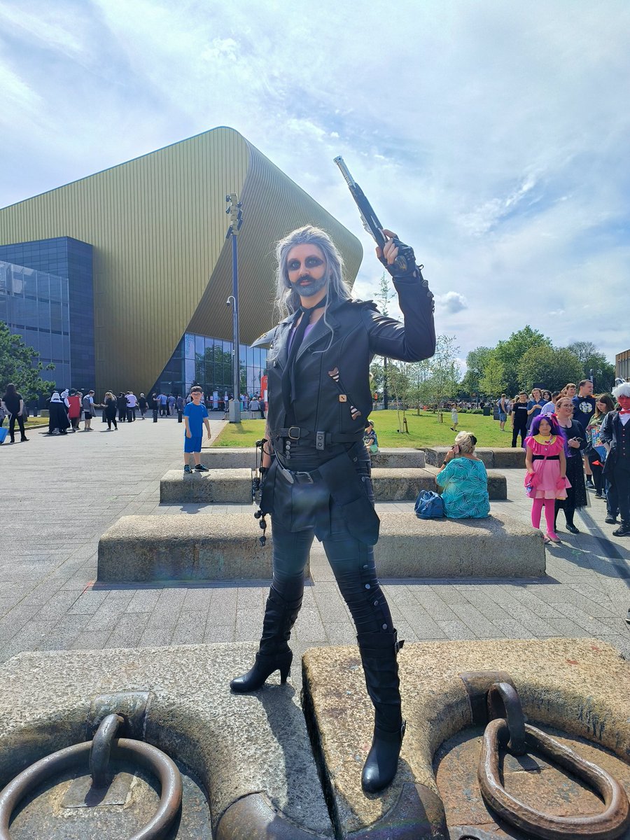ukfangirljd's tweet photo. Got my Ed cosplay back out for a spin today for a local Comic-Con, I'm super happy with how the stubble turned out! 🖤 S2 Kraken Blackbeard is so much fun to act out as! ⚓

#OurFlagMeansDeath #OFMD2

@david_jenkins__ @TaikaWaititi
@OurFlagOnMax https://t.co/1UGjgCNUN5