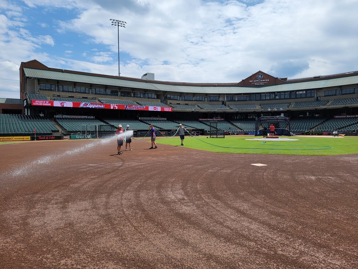 ganobleberries's tweet photo. Last but not least, it was wonderful to visit with @batsgrass @ShaferTod and his staff in Louisville. What a great group of young men who asked so many great industry focused questions. Truly a blessing to have a crew like that, and always wonderful to see Tod. https://t.co/HSBl5BOmTw