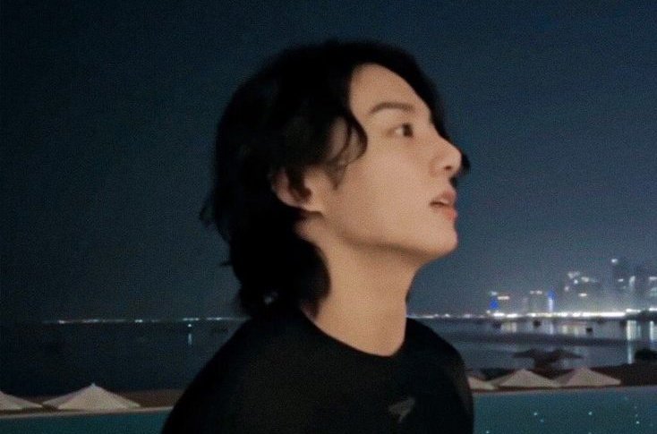 stigmakv_'s tweet photo. Un #kooktaeau jk harto de las exigencias en especial para conseguir pareja, contrata a th que vende contenido explícito en redes, para que finja ser su novio. https://t.co/vD8rGbZb3L