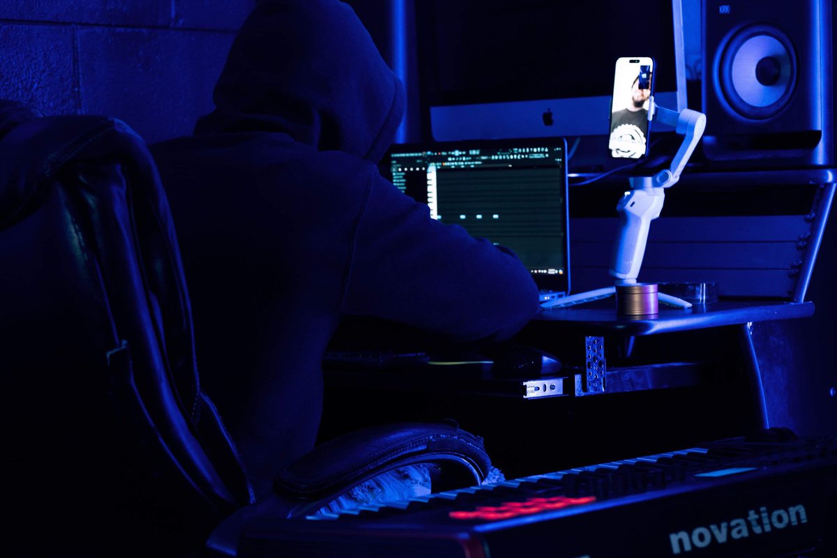 Headhoncho247's tweet photo. "Bringing beats to life! 🔥🎶 Check out my latest instrumentals, crafted to elevate your next project. DM for inquiries! #MusicProducer #BeatsForSale #Instrumentals #CreativeSounds" https://t.co/mivG7LQyLp