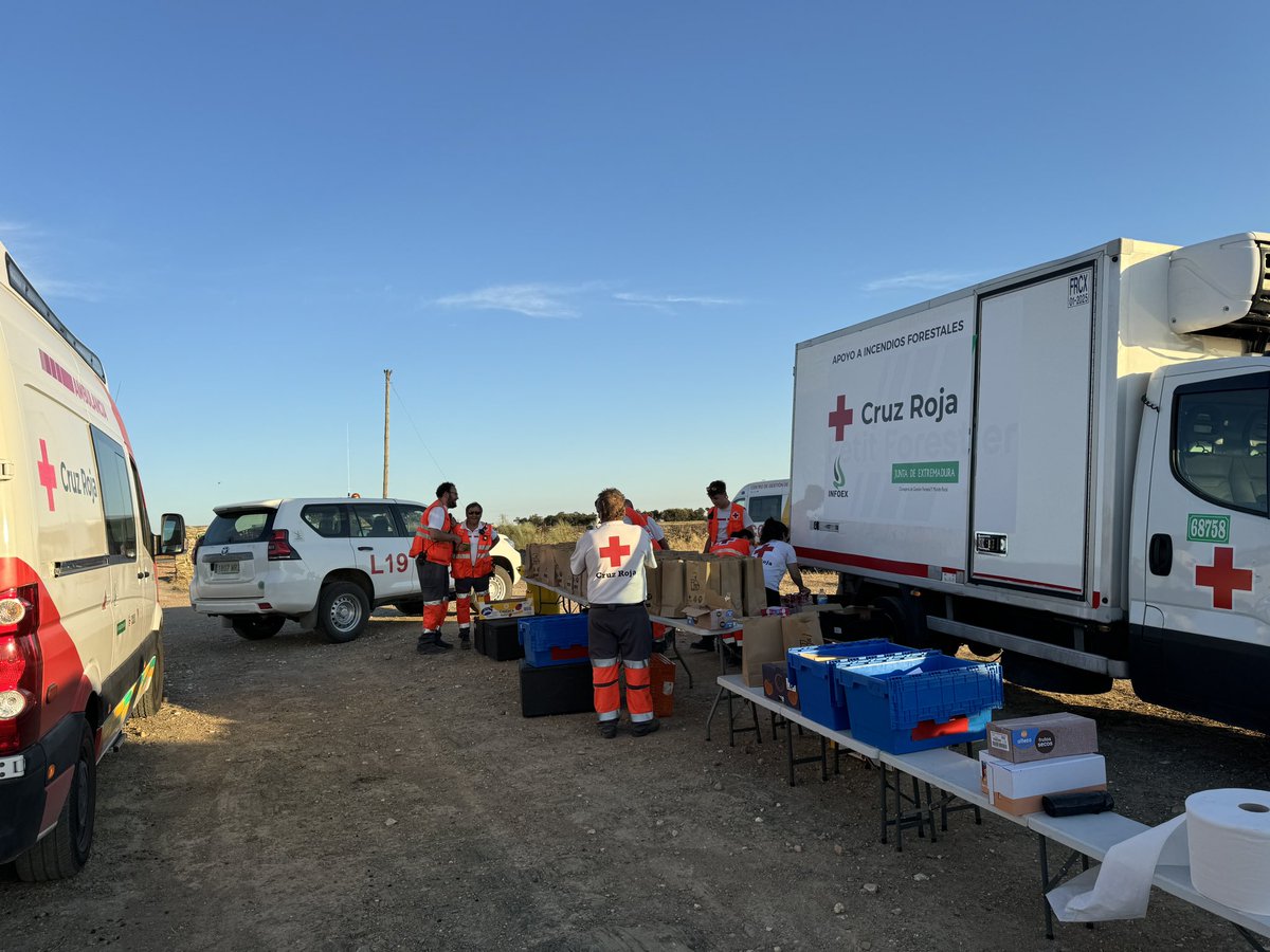 CruzRojaEX's tweet photo. Durante la tarde noche, los voluntarios de @CRE_Emergencias han gestionado avituallamiento para unos 150 efectivos dentro del dispositivo #IFTalavan https://t.co/O5tzkhdJ4R