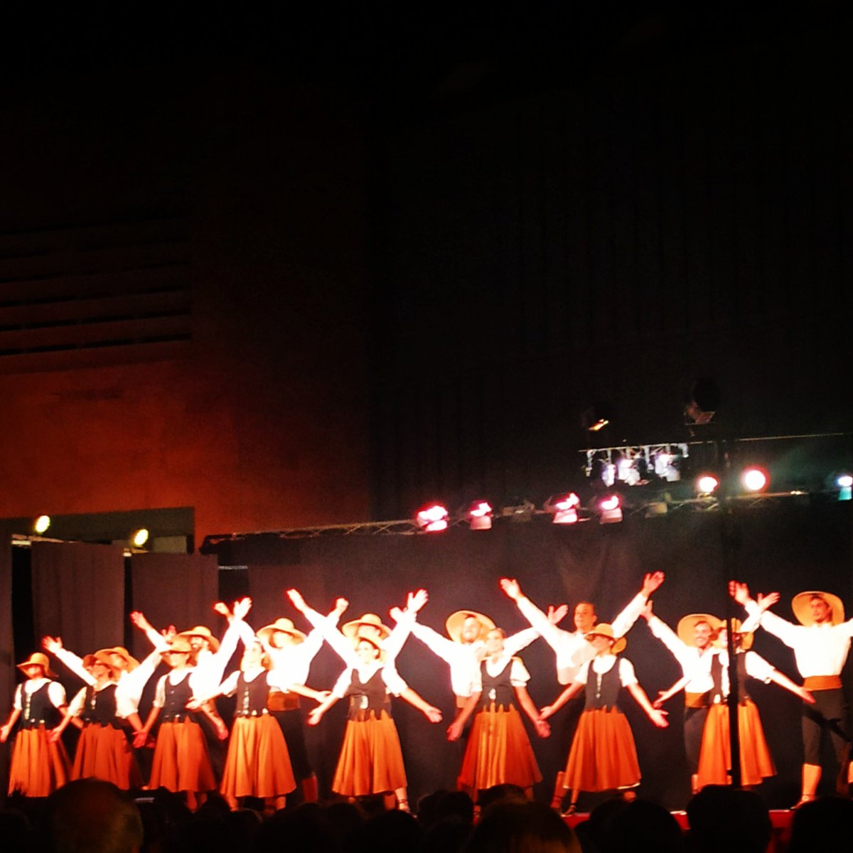 Nou #espectacle #SOM! de l'#esbart <a href="/rocasagna/">Esbart Rocasagna</a> Un recull de danses que parla de la seva història #Dansa #Gelida #Penedès