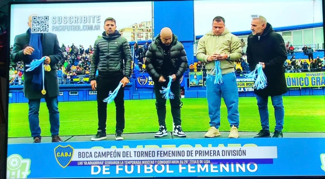 FlorMarco's tweet photo. Imputados por el delito de ENCUBRIMIENTO DE ABUSO SEXUAL en el ámbito del fútbol femenino, en el día de hoy entregando medallas a las jugadoras. 

#Delgado #Cascini #ConsejodeFutbol #BocaJuniors 
#FutbolFemenino #Argentina https://t.co/GVc3LkCORC