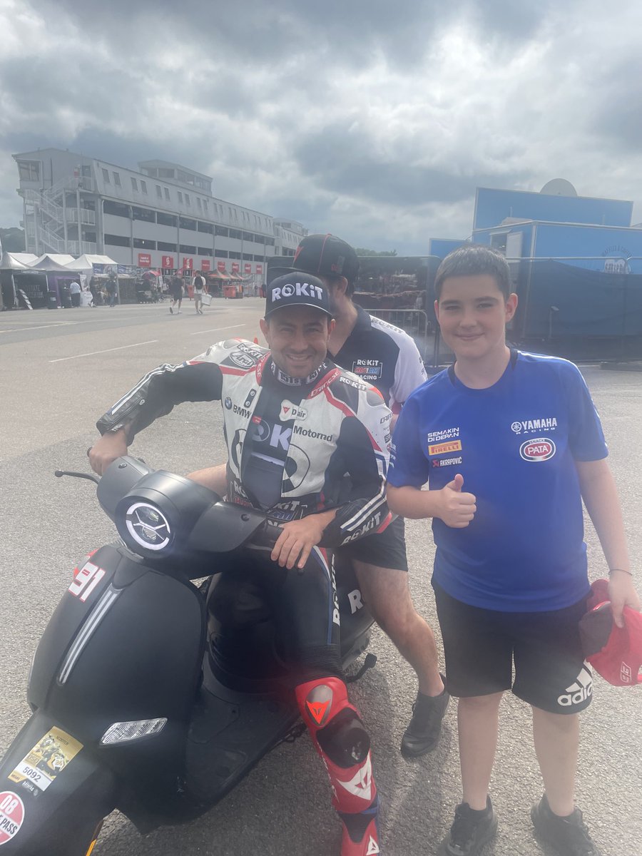 Joshgreeny28's tweet photo. ⁦@realleonhaslam⁩     Thank you for taking time out on way to grid for a picture making a young fan happy x https://t.co/4a7b18gCJz
