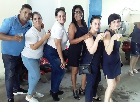 YorgelCisnero's tweet photo. #Bailndo, compartiendo en #familia, entre #amigos. Así concluimos la #JornadaCientífica en la #DTCA #Etecsa #Cuba 🇨🇺. 
#Cubano que se respete hace su fiesta.
#LatirAvileño ❤
#30AñosContigo 💙 https://t.co/l10AUmQO44